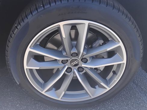 Certified 2025 Audi Q3 2.0T Premium w/ Black Optic Sport Package image 10