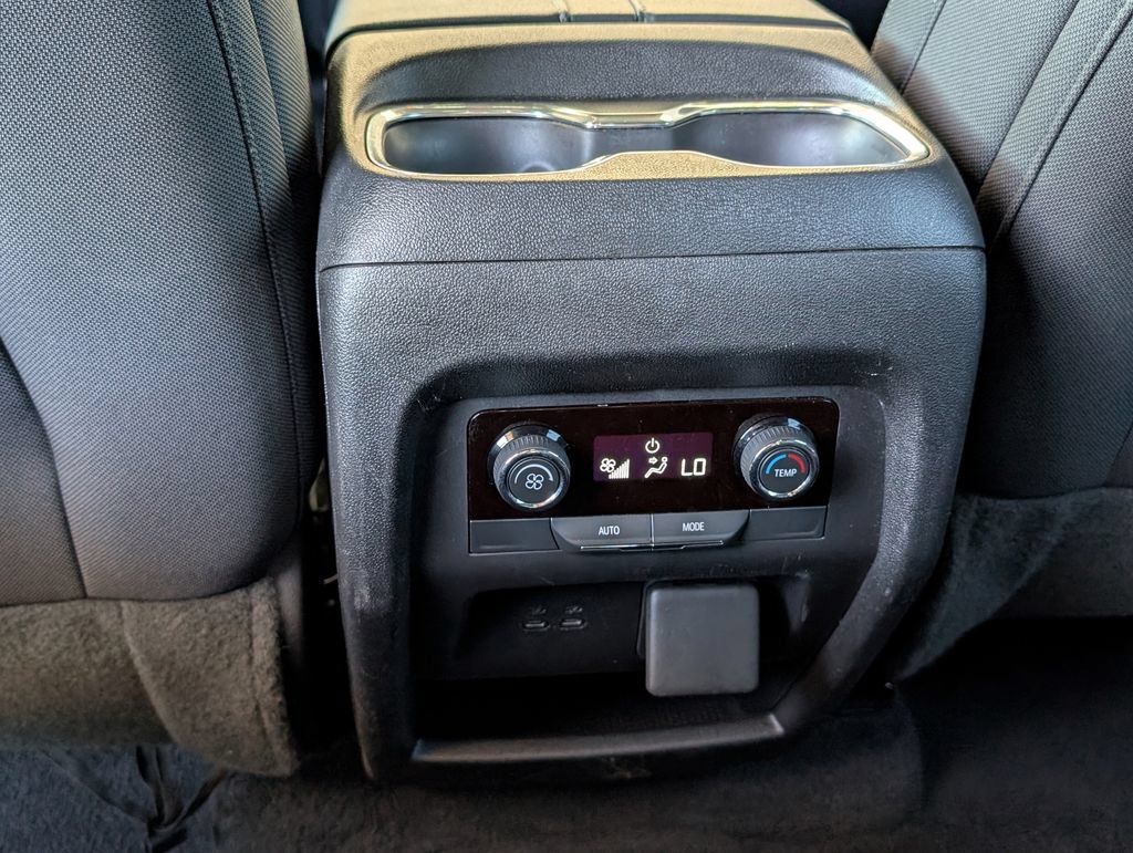 Used 2024 Chevrolet Traverse LT FWD image 19