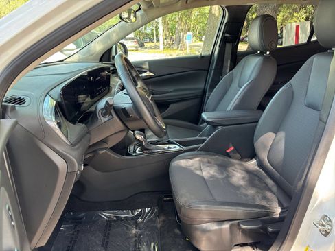 Used 2025 Buick Encore GX Preferred FWD image 25