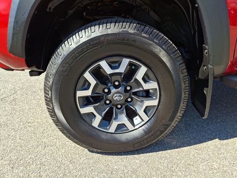 Certified 2023 Toyota Tacoma TRD Off-Road AWD/4WD image 9