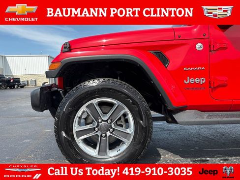 Used 2022 Jeep Wrangler Unlimited Sahara w/ LED Lighting Group AWD/4WD image 28