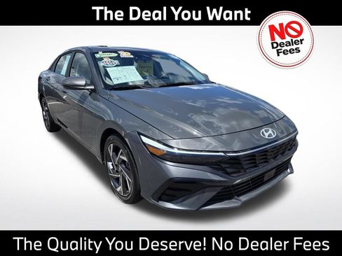 Used 2025 Hyundai Elantra Limited FWD image 1