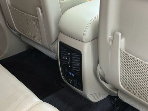 Used 2017 Jeep Grand Cherokee Limited image 32