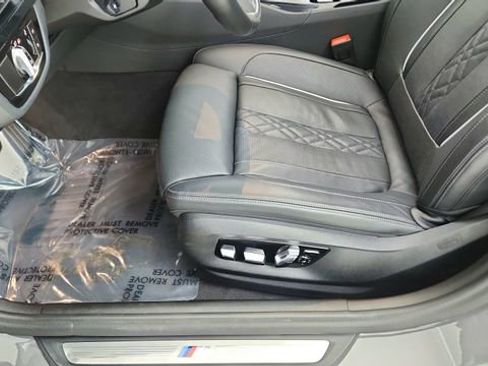 Used 2022 BMW 530e xDrive w/ Executive Package image 35