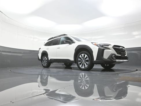 Used 2023 Subaru Outback Limited image 9