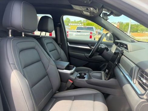 Used 2025 GMC Terrain Elevation w/ Elevation Premium Package AWD/4WD image 14
