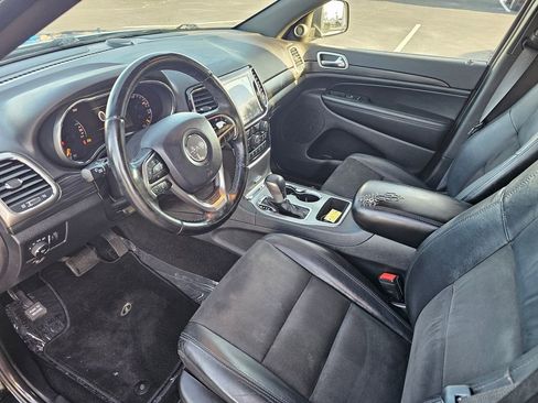 Used 2020 Jeep Grand Cherokee Laredo w/ Laredo X Package image 17