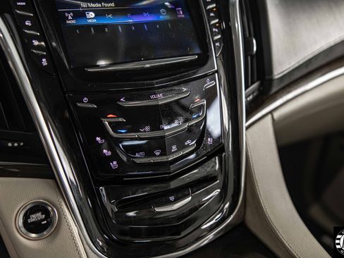 Used 2018 Cadillac Escalade ESV Luxury image 30