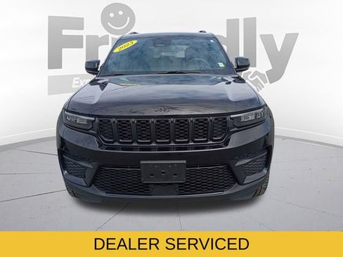 Used 2023 Jeep Grand Cherokee Altitude AWD/4WD image 2