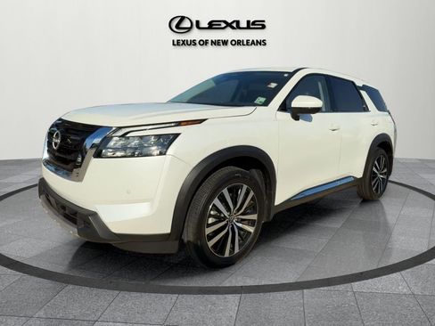 Used 2025 Nissan Pathfinder Platinum w/ Cargo Package image 4