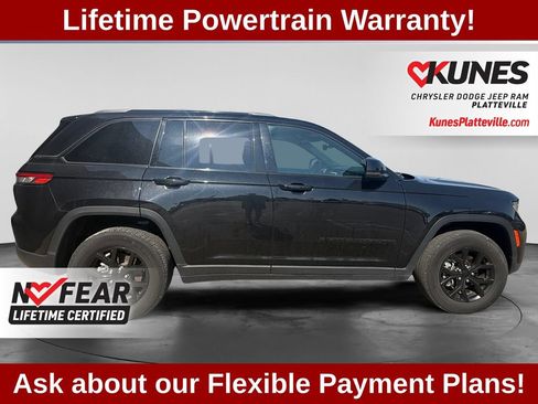Used 2024 Jeep Grand Cherokee Altitude AWD/4WD image 11