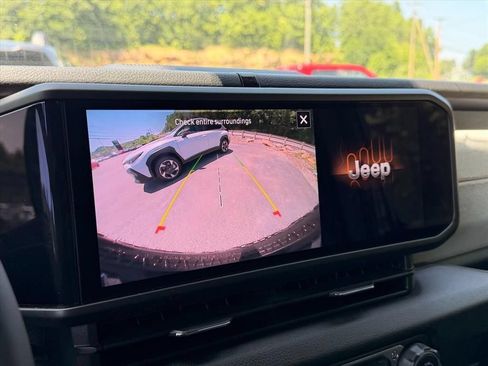 Used 2025 Jeep Wrangler Unlimited Sport AWD/4WD image 25