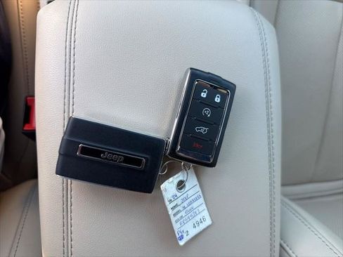 Certified 2024 Jeep Grand Cherokee Limited w/ Luxury Tech Group II RWD image 32