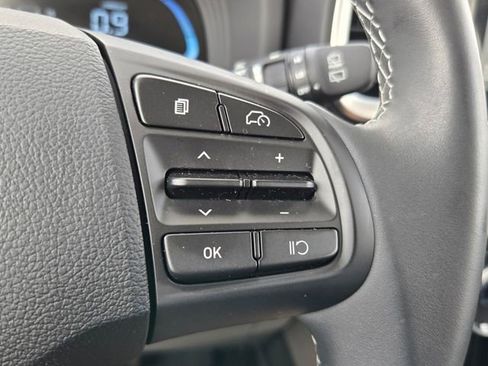 Certified 2025 Hyundai Venue SEL FWD image 13
