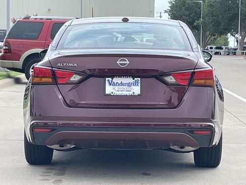 Used 2025 Nissan Altima 2.5 SV FWD image 5