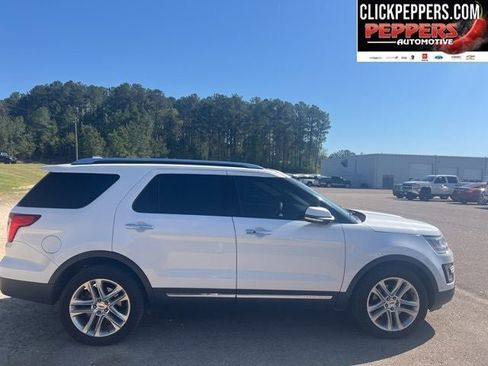 Used 2017 Ford Explorer Limited w/ Equipment Group 301A AWD/4WD image 6