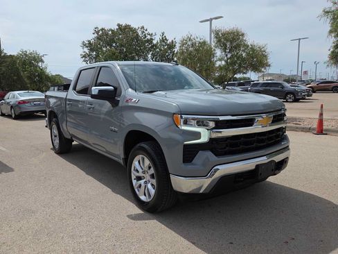 Used 2024 Chevrolet Silverado 1500 LT w/ Z71 Off-Road Package AWD/4WD image 2