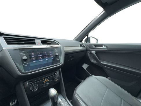 Used 2021 Volkswagen Tiguan SE R-Line FWD image 43