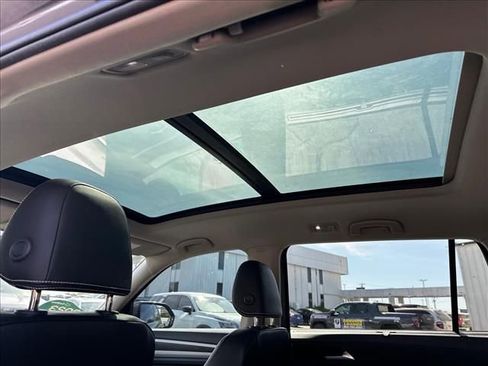 Used 2023 Volkswagen Atlas SE w/ Panoramic Sunroof Package FWD image 19