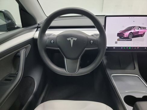 Used 2025 Tesla Model Y Long Range image 16