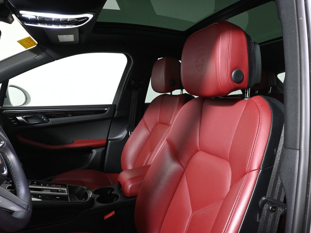Used 2024 Porsche Macan AWD/4WD image 6