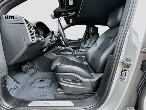 Certified 2023 Porsche Cayenne AWD/4WD image 5