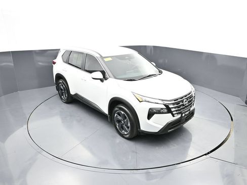 Certified 2026 Nissan Rogue SV AWD/4WD image 40