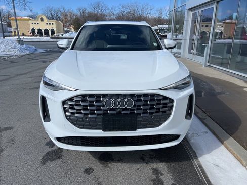 Used 2025 Audi Q5 Premium w/ Convenience Package image 57