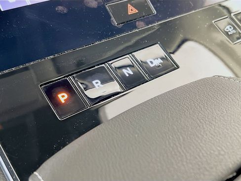 Used 2025 INFINITI QX80 Sensory AWD/4WD image 17