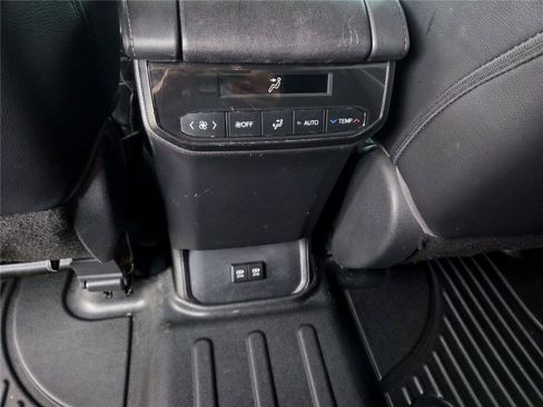 Used 2021 Toyota Highlander XLE FWD image 23