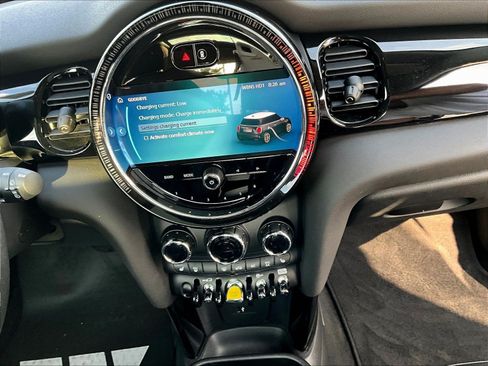 Used 2024 MINI Cooper SE FWD image 8