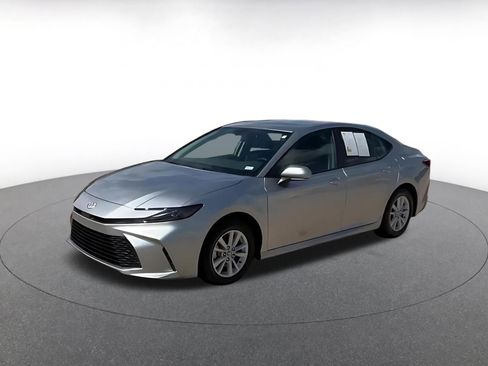 Used 2025 Toyota Camry LE image 7
