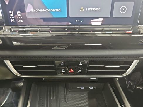 Used 2025 Volkswagen Atlas SE FWD image 22