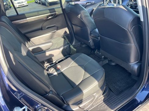 Used 2022 Toyota Highlander Platinum AWD/4WD image 21