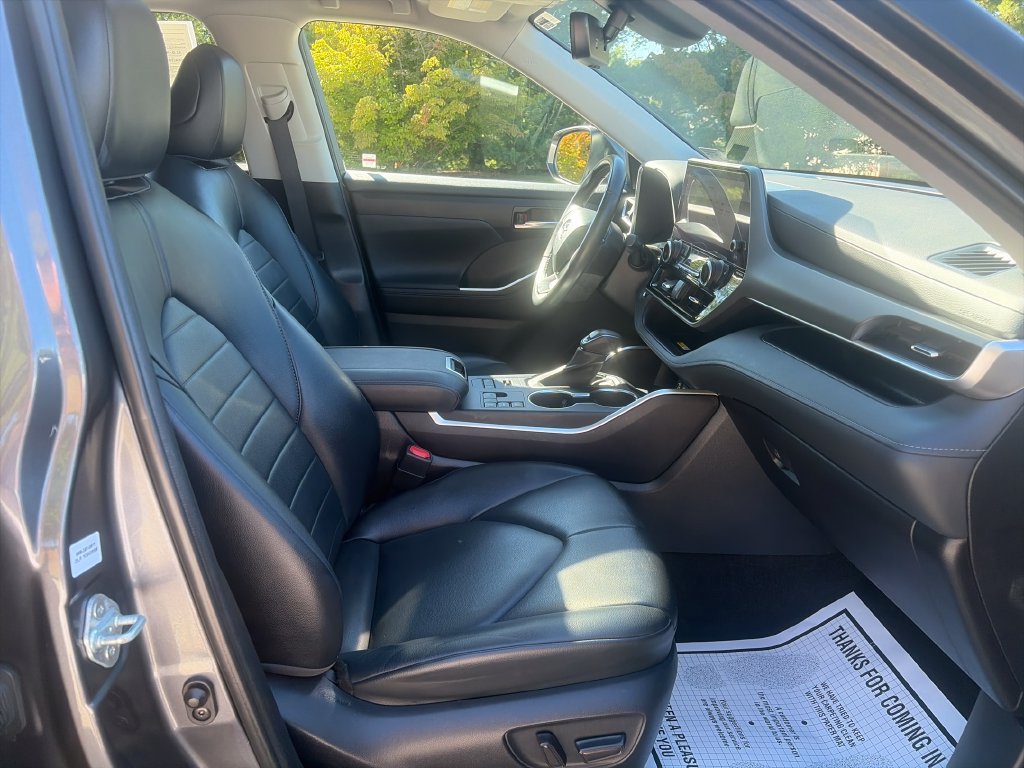 Used 2023 Toyota Highlander XLE AWD/4WD image 48