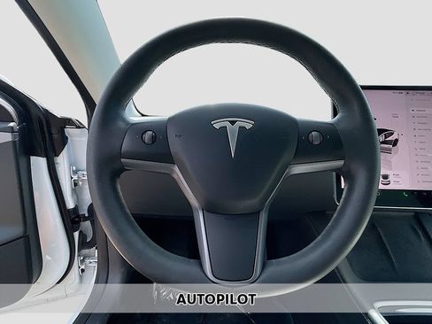Used 2023 Tesla Model 3 Standard Range RWD image 3