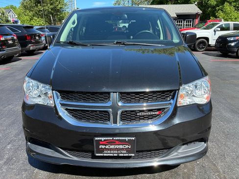 Used 2019 Dodge Grand Caravan SE FWD image 4