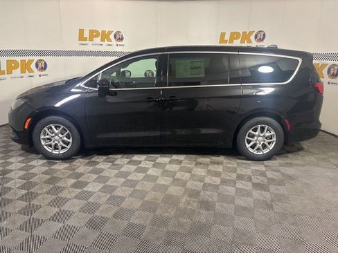New 2026 Chrysler Voyager LX image 10