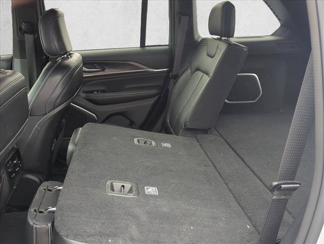 Used 2023 Jeep Grand Cherokee Overland AWD/4WD image 19
