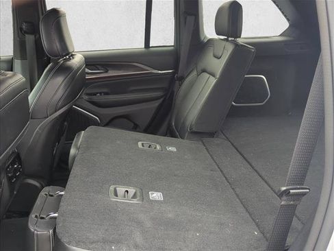 Used 2023 Jeep Grand Cherokee Overland AWD/4WD image 19