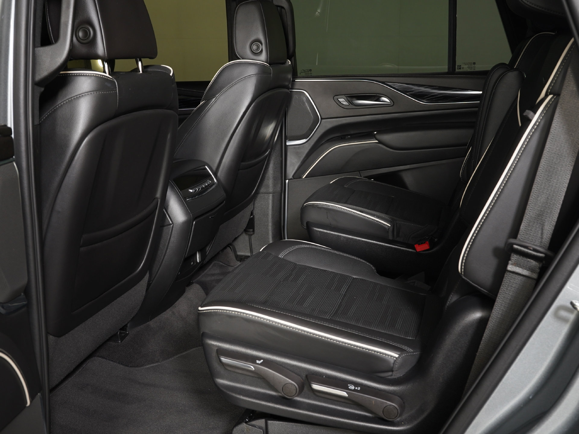 Used 2023 Cadillac Escalade Sport w/ LPO, ONYX Package AWD/4WD image 14