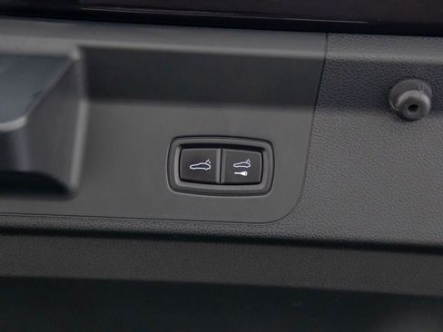 Used 2022 Porsche Panamera 4S image 32