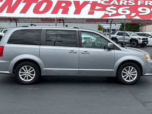 Used 2019 Dodge Grand Caravan SXT FWD image 6