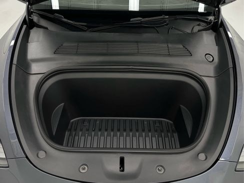 Used 2023 Tesla Model Y Long Range image 40