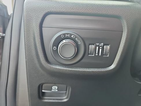 Used 2023 Jeep Grand Cherokee Altitude RWD image 34
