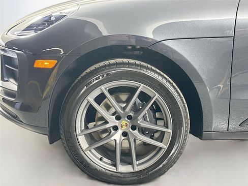 Certified 2026 Porsche Macan AWD/4WD image 11