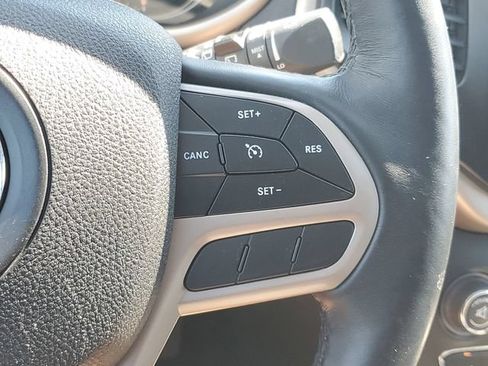 Used 2017 Jeep Cherokee High Altitude w/ Luxury Group AWD/4WD image 28