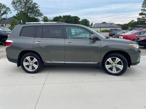 Used 2012 Toyota Highlander Limited w/ Tow Pkg AWD/4WD image 14