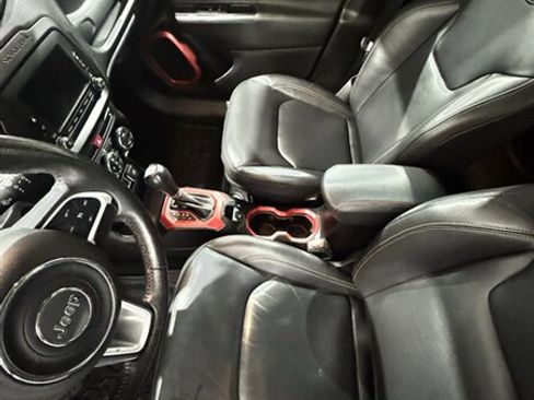 Used 2015 Jeep Renegade Trailhawk w/ Premium Leather Group AWD/4WD image 8