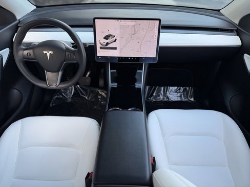 Used 2021 Tesla Model Y Long Range image 39